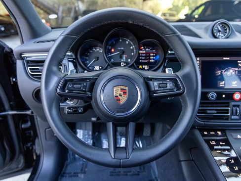 Certified 2025 Porsche Macan image 32