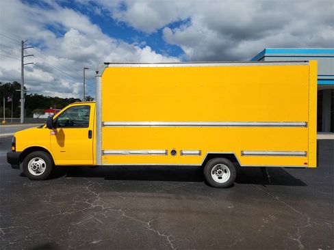 Used 2018 GMC Savana 3500 Extended w/ Driver Convenience Package image 7