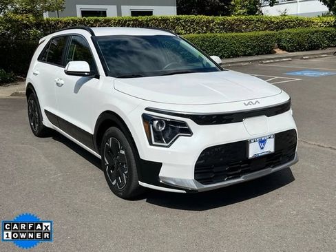 Used 2024 Kia Niro Wind w/ Wind Preserve Package FWD image 1