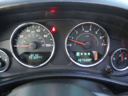 Used 2017 Jeep Wrangler Unlimited Rubicon w/ Connectivity Group AWD/4WD image 14