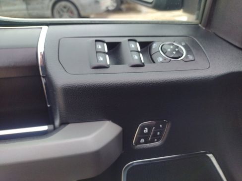 Used 2019 Ford F150 Platinum w/ Equipment Group 701A Luxury image 28