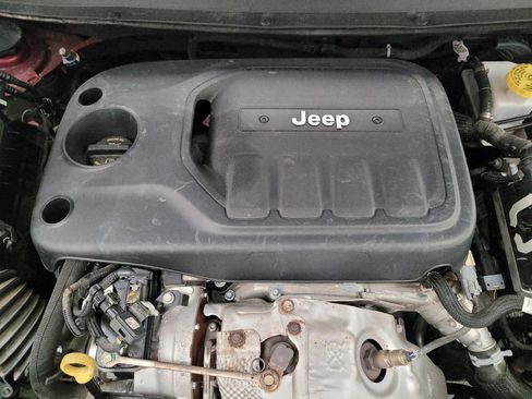 Used 2019 Jeep Cherokee Latitude Plus w/ Comfort/Convenience Group AWD/4WD image 30