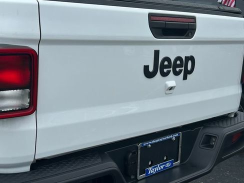 Used 2024 Jeep Gladiator Sport image 25