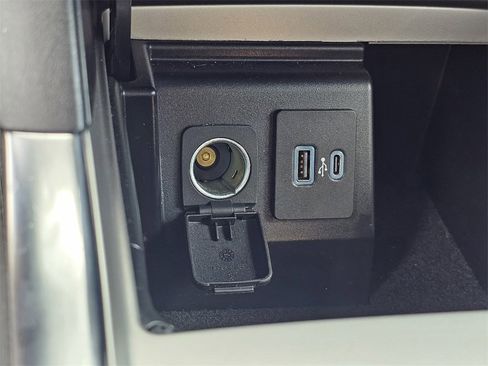 Used 2023 Ford Explorer Limited w/ Equipment Group 301A image 21