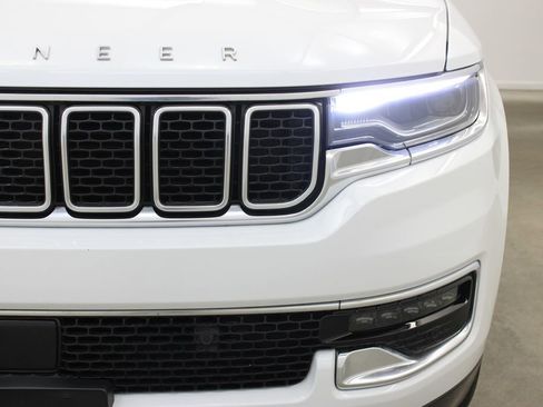 Used 2024 Jeep Wagoneer L Series II image 8