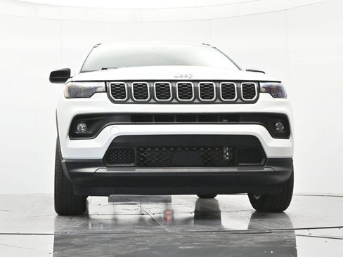 Used 2025 Jeep Compass Latitude AWD/4WD image 36
