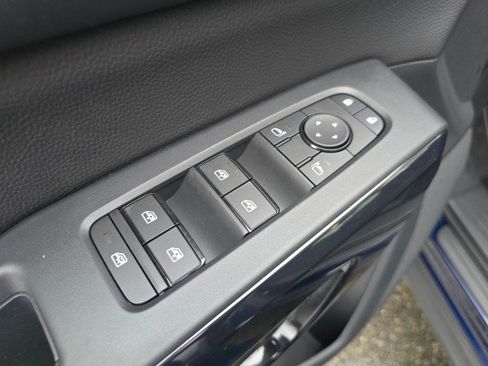 New 2025 Nissan Pathfinder SV w/ SV Premium Package image 27