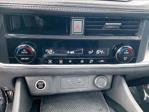 Used 2023 Nissan Rogue SV image 22