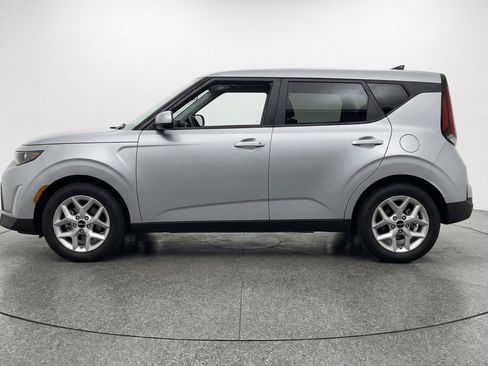 Used 2025 Kia Soul LX w/ LX Technology Package FWD image 5