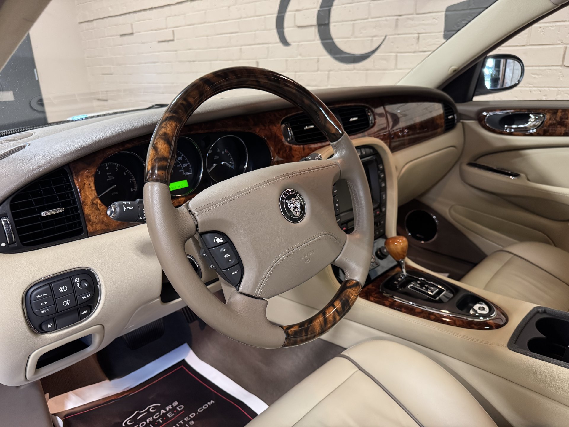 Used 2007 Jaguar XJ8 RWD image 51