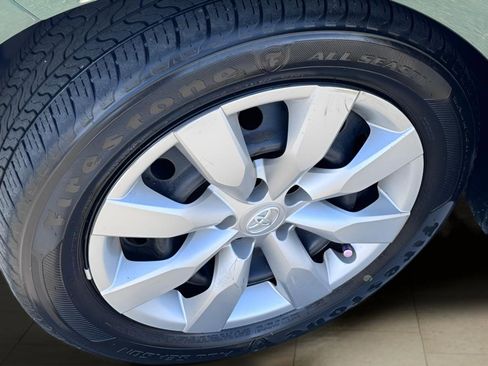 Used 2015 Toyota Corolla LE image 18