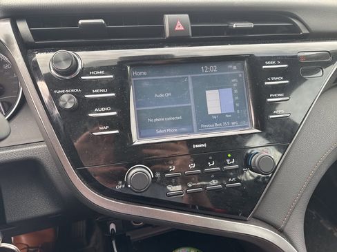 Used 2020 Toyota Camry LE image 16