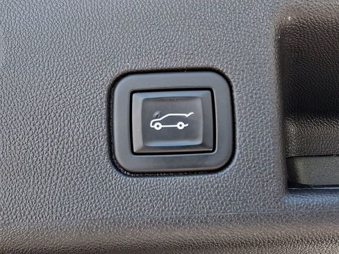 Used 2021 Chevrolet Equinox Premier image 30