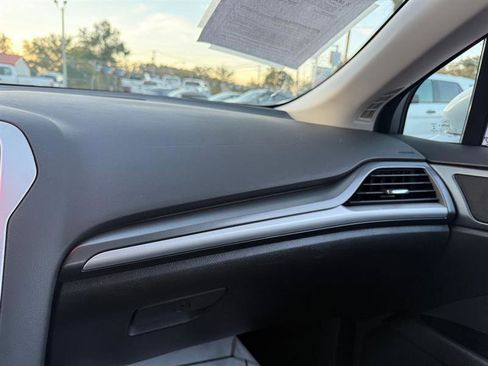 Used 2014 Ford Fusion SE image 21