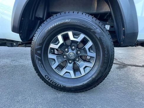 Used 2021 Toyota Tacoma TRD Off-Road w/ TRD Premium Off Road Package AWD/4WD image 33