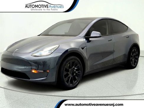 Used 2023 Tesla Model Y Long Range AWD/4WD image 1