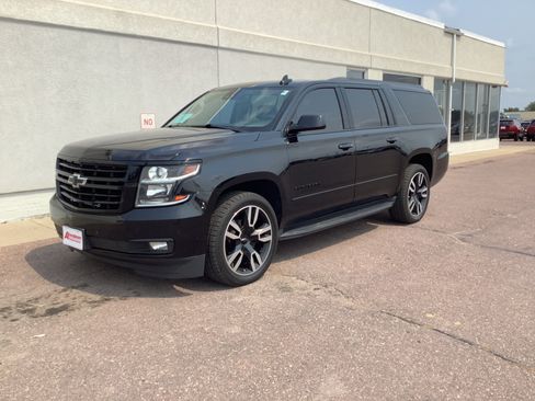 Used 2018 Chevrolet Suburban Premier AWD/4WD image 2