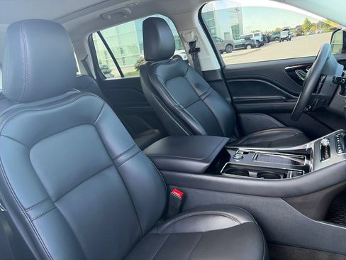 Used 2025 Lincoln Aviator AWD w/ Jet Appearance Package image 13