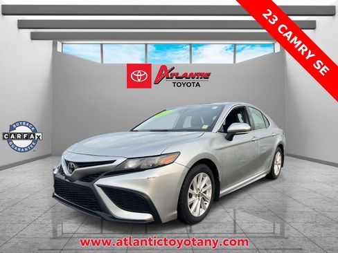 Used 2023 Toyota Camry SE image 2