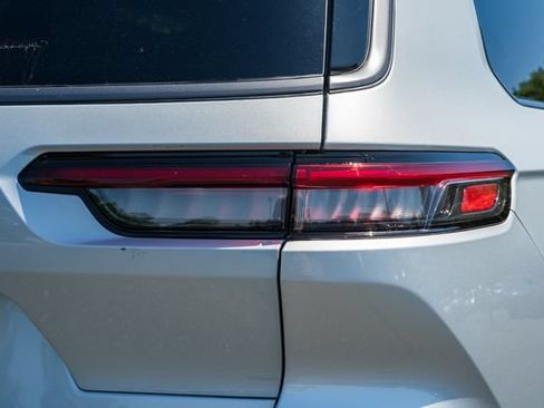New 2026 Jeep Grand Cherokee L 4WD image 8