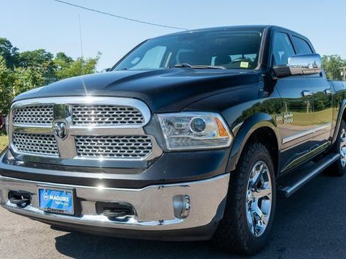 Used 2018 RAM 1500 Laramie w/ Convenience Group AWD/4WD image 2