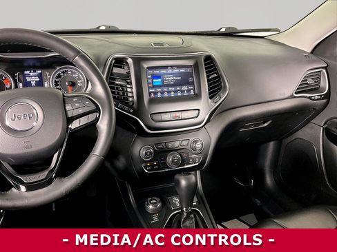 Used 2019 Jeep Cherokee Latitude Plus AWD/4WD image 9