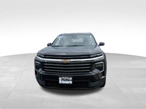 Used 2025 Chevrolet Traverse LT AWD/4WD image 2