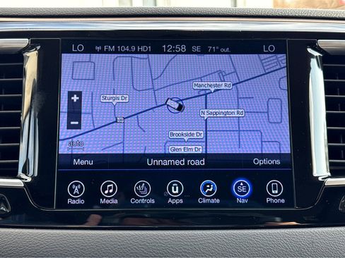 Used 2017 Chrysler Pacifica Touring-L Plus image 22