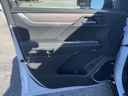 New 2026 GMC Acadia Denali w/ Super Cruise Package image 9