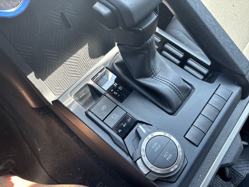 Used 2025 Toyota Tacoma SR5 AWD/4WD image 23