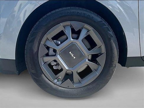 Used 2025 Kia Carnival EX FWD image 10