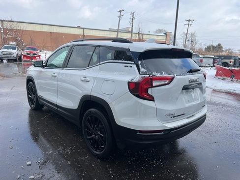 Used 2023 GMC Terrain SLE w/ Driver Convenience Package image 7