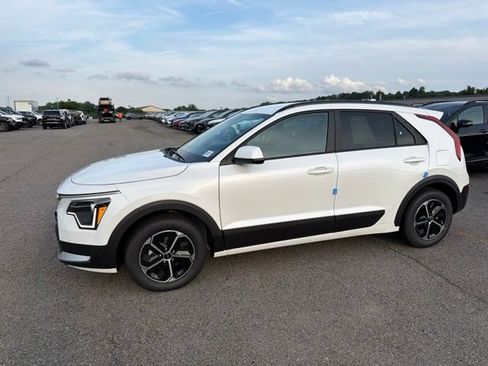 New 2026 Kia Niro LX FWD image 4