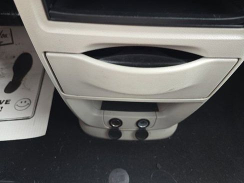 Used 2011 Chrysler Town & Country Touring image 27