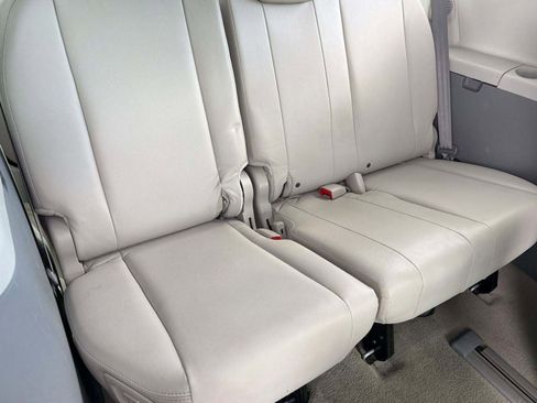 Used 2013 Toyota Sienna Limited w/ Premium Pkg FWD image 33