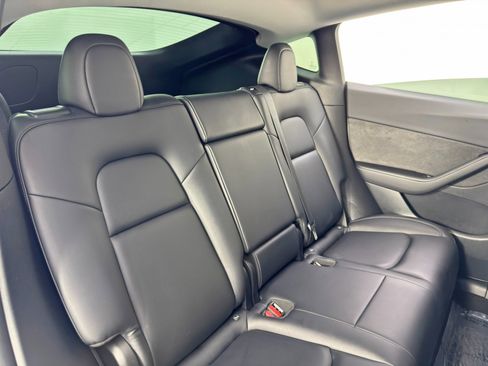Used 2021 Tesla Model Y Long Range image 38