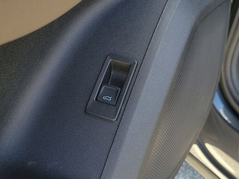 Certified 2025 Audi Q5 Premium w/ Convenience Package image 20