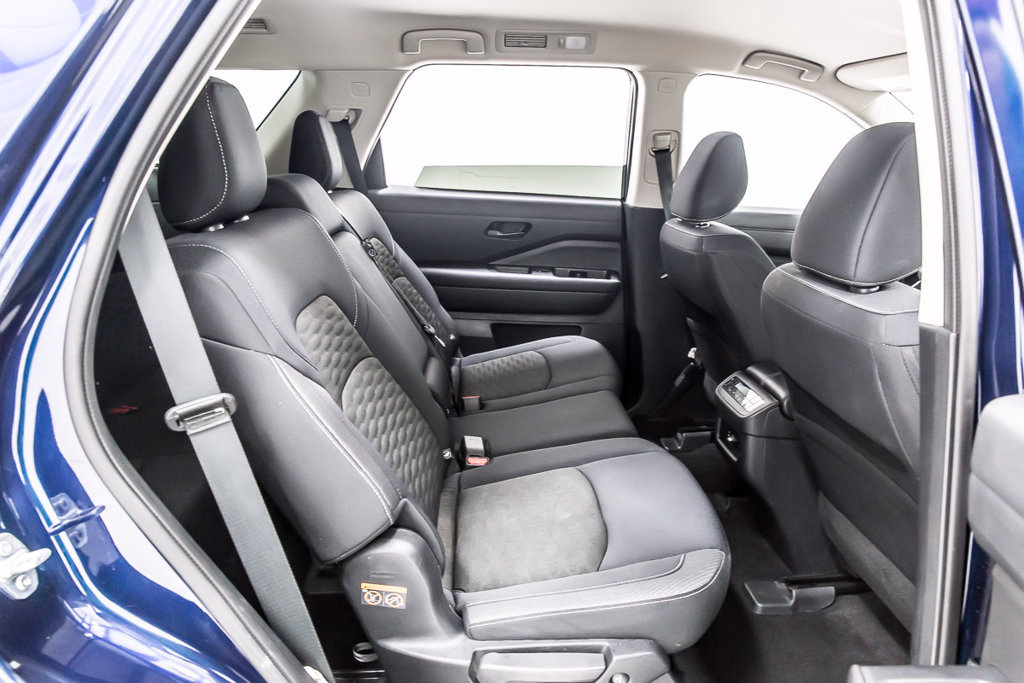 Used 2025 Nissan Pathfinder SV AWD/4WD image 32