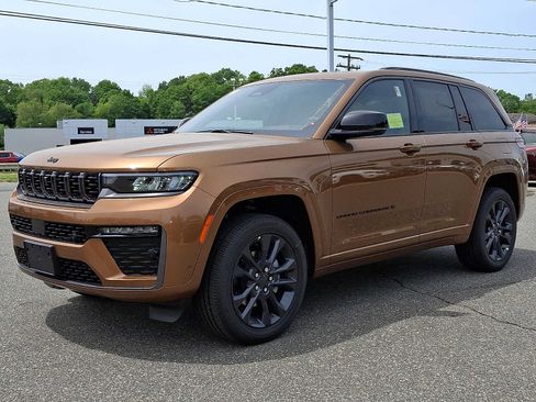 New 2026 Jeep Grand Cherokee Limited AWD/4WD image 2