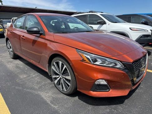 Used 2021 Nissan Altima 2.5 SR w/ SR Premium Package AWD/4WD image 2