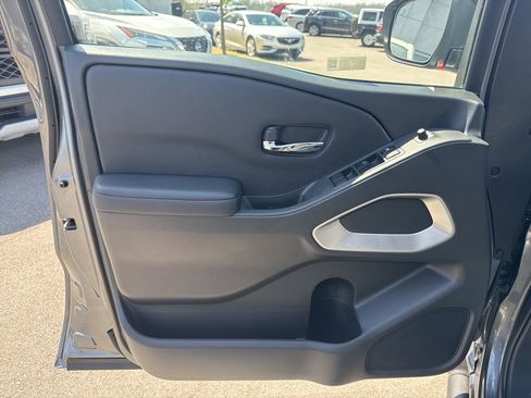 Used 2025 Nissan Frontier SV w/ Tow Package image 10