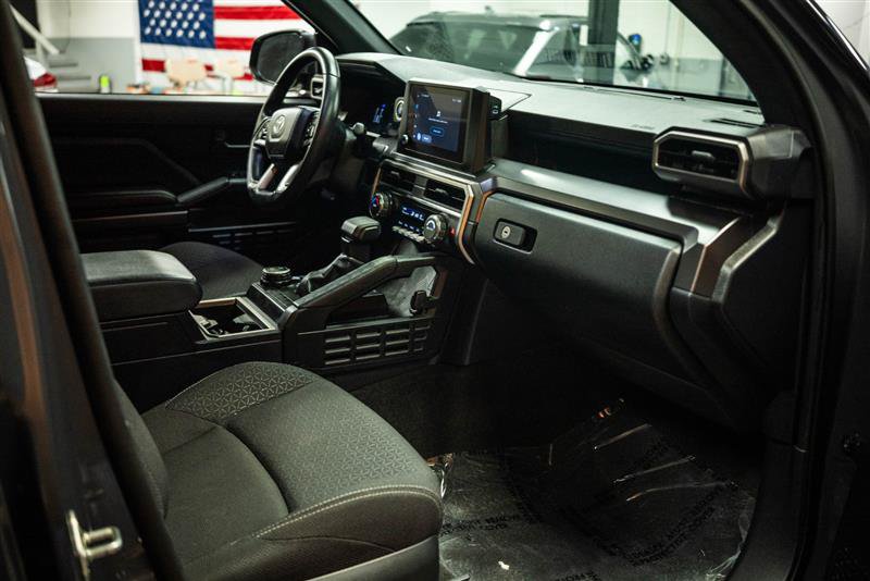 Used 2025 Toyota 4Runner SR5 AWD/4WD image 13