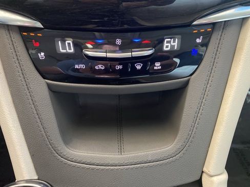 Used 2023 Cadillac XT6 Premium Luxury image 8