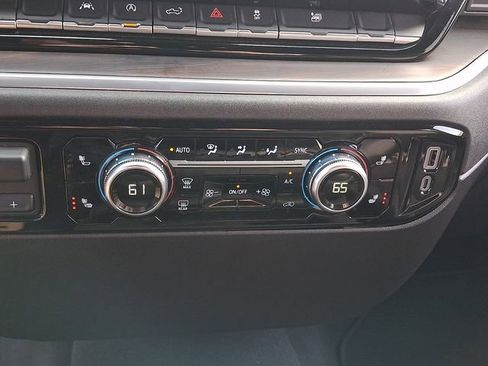 Used 2025 GMC Sierra 1500 SLT image 16