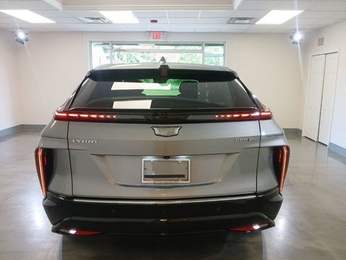 Used 2024 Cadillac Lyriq Luxury AWD/4WD image 12