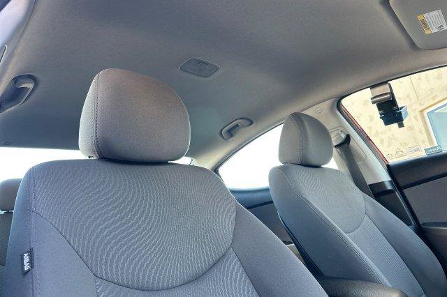 Used 2015 Hyundai Elantra SE FWD image 17