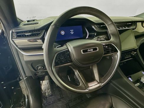 Certified 2023 Jeep Grand Cherokee Overland image 18