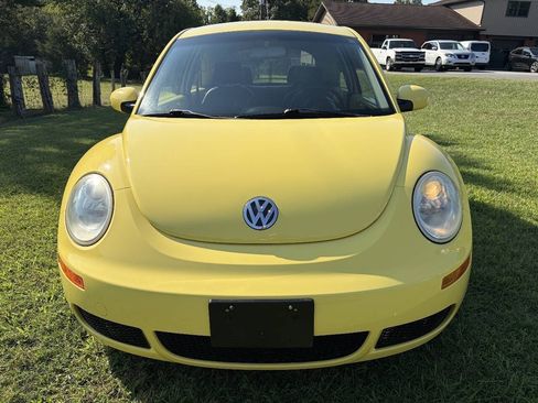 Used 2010 Volkswagen Beetle Coupe FWD image 6
