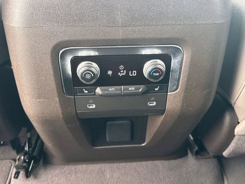 Used 2023 GMC Yukon XL SLT w/ SLT Luxury Package AWD/4WD image 25