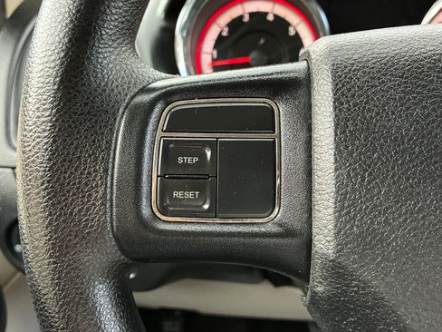 Used 2014 Dodge Grand Caravan SXT FWD image 24